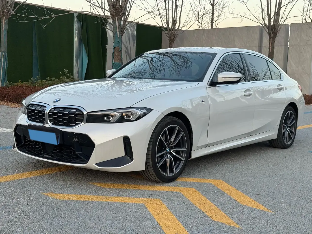 2025 BMW 3 Series 2.0T 184HP L4 8AT