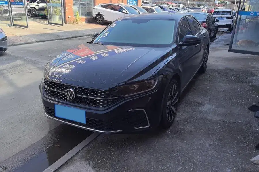 2023 Volkswagen Passat 2.0T 186HP L4 7DCT