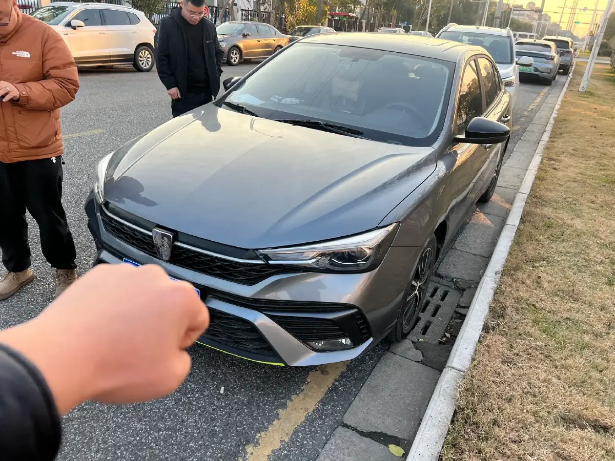 2021 Roewe i5 1.5L 120HP L4 CVT