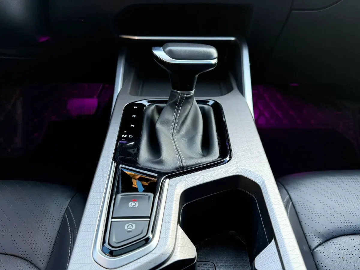 2022 Geely Emgrand 1.5L 114HP L4 CVT,autocango,china used car exporter,china ev exporter,chinese used car exporter,chinese used ev exporter