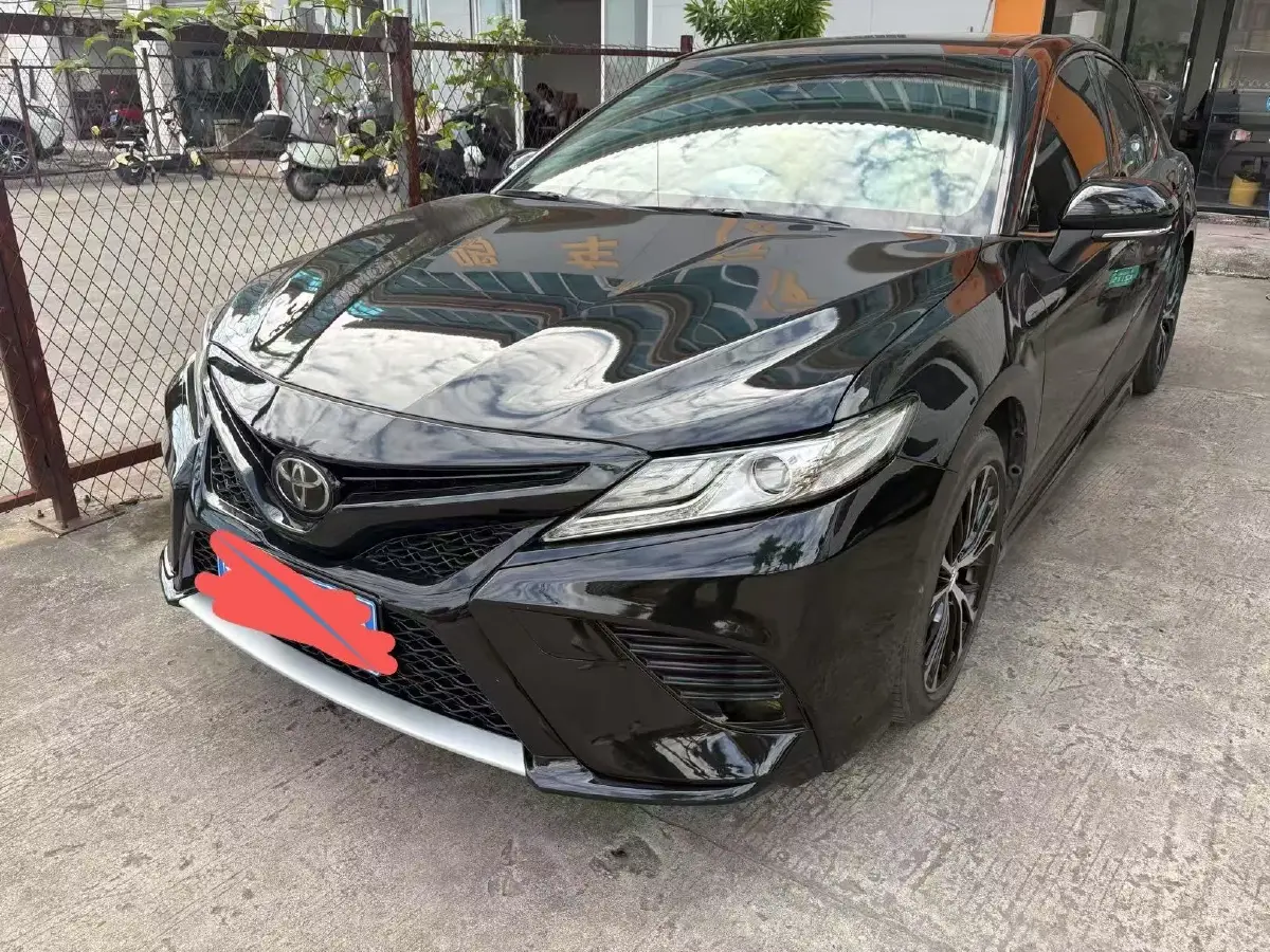 2019 Toyota Camry 2.5L 178HP L4 E-CVT Hybrid
