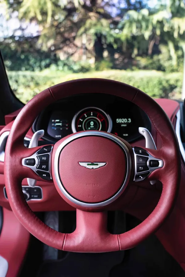 2022 Aston Martin DB11 4.0T 534HP V8 8AT,autocango,china used car exporter,china ev exporter,chinese used car exporter,chinese used ev exporter