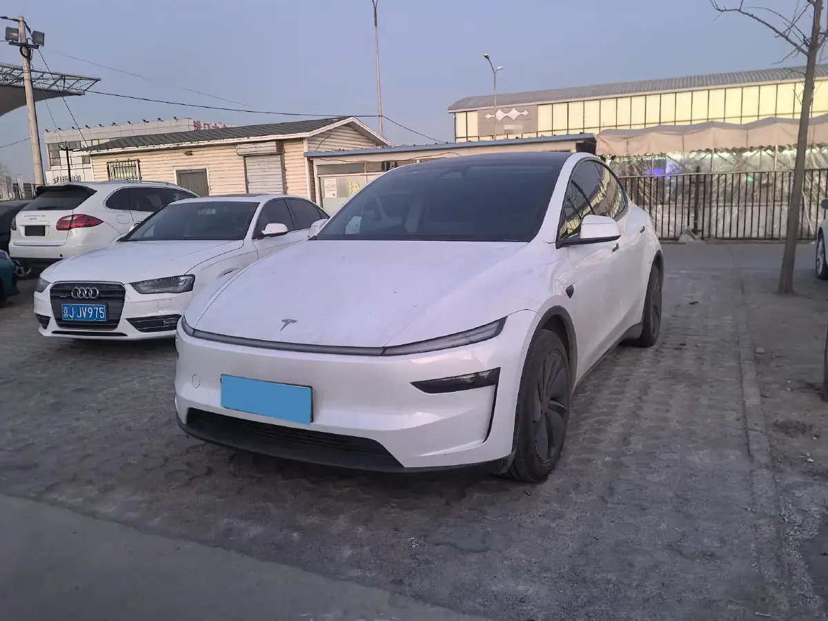 2025 Tesla Model Y BEV 62.5KWH