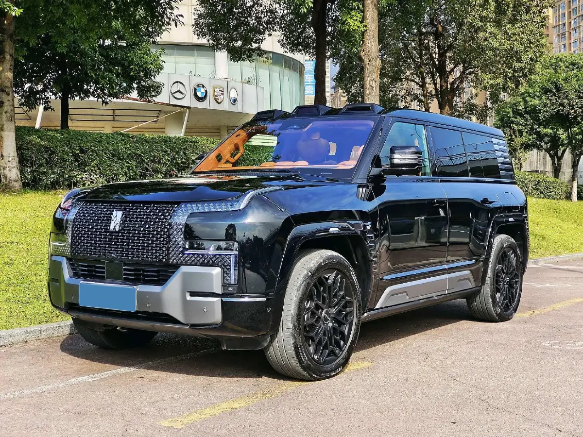 2024 YangWang U8 2.0T 272HP L4 REEV 49.05KWH