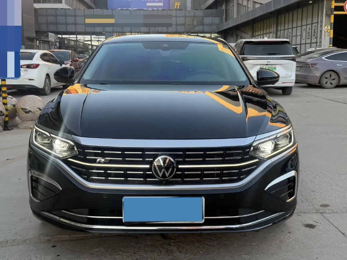 2024 Volkswagen Passat 2.0T 220HP L4 7DCT,autocango,china used car exporter,china ev exporter,chinese used car exporter,chinese used ev exporter