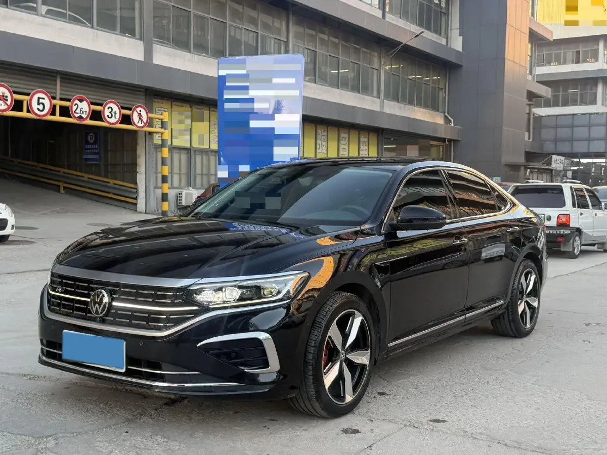 2024 Volkswagen Passat 2.0T 220HP L4 7DCT