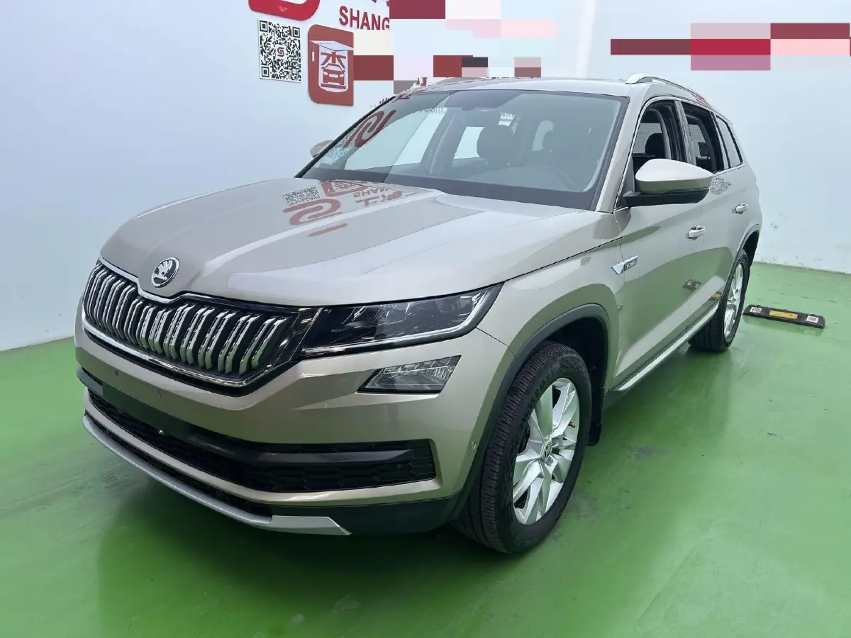 2019 Skoda Superb 2.0T 220HP L4 7DCT