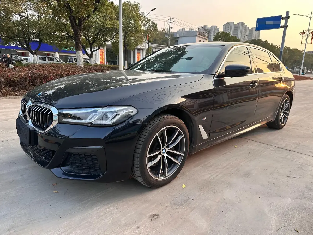 2022 BMW 5 Series 2.0T 184HP L4 8AT