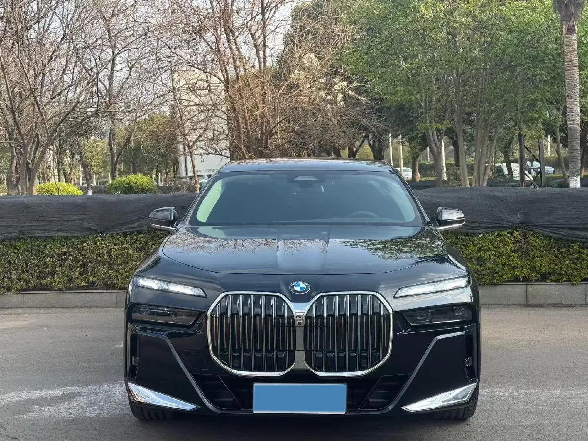 2023 BMW 7 Series 3.0T 381HP L6 8AT,autocango,china used car exporter,china ev exporter,chinese used car exporter,chinese used ev exporter