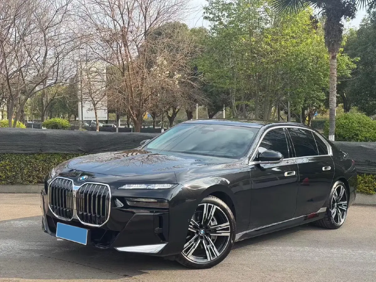 2023 BMW 7 Series 3.0T 381HP L6 8AT