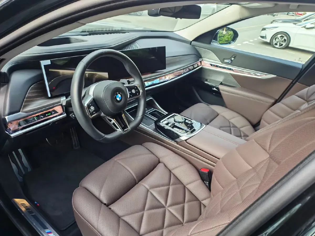 2023 BMW 7 Series 3.0T 381HP L6 8AT,autocango,china used car exporter,china ev exporter,chinese used car exporter,chinese used ev exporter