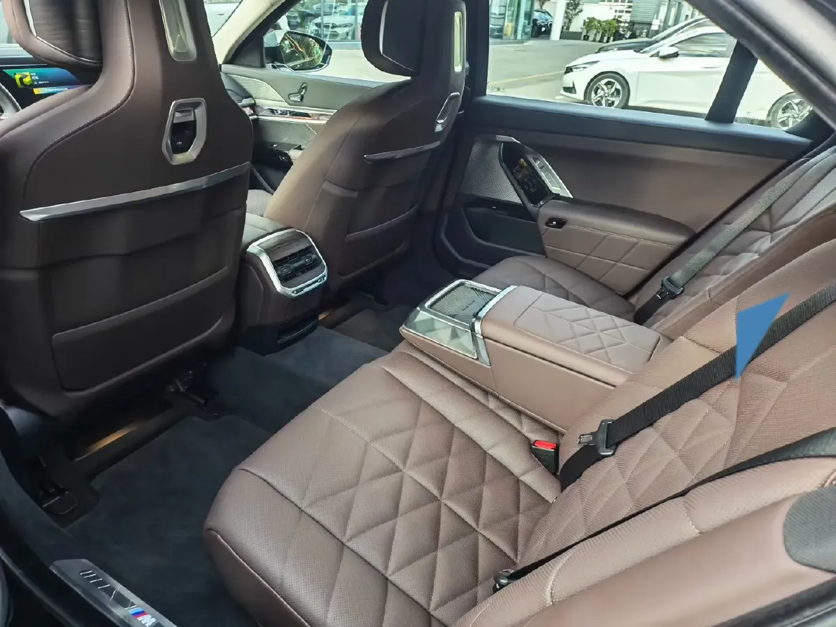 2023 BMW 7 Series 3.0T 381HP L6 8AT,autocango,china used car exporter,china ev exporter,chinese used car exporter,chinese used ev exporter