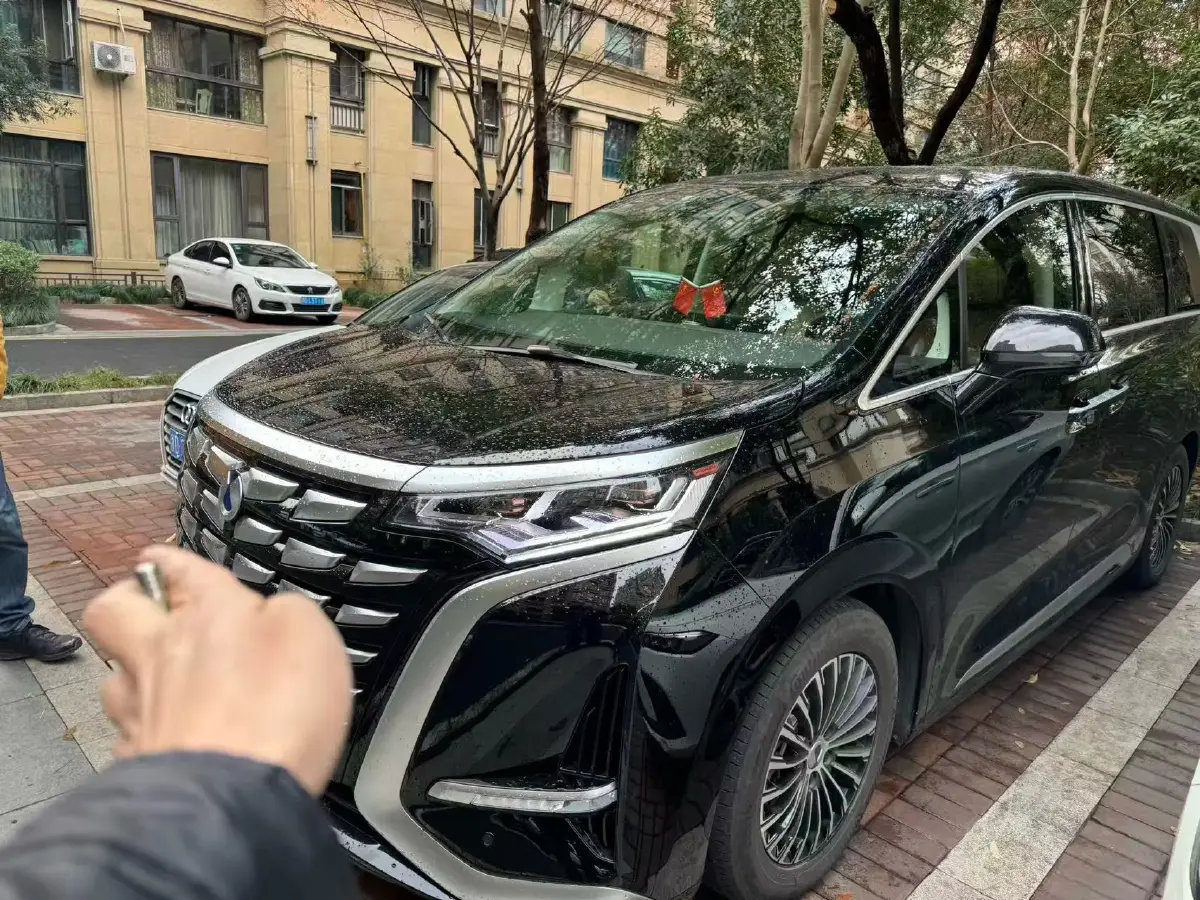 2024 Denza D9 1.5T 139HP L4 E-CVT PHEV 40KWH