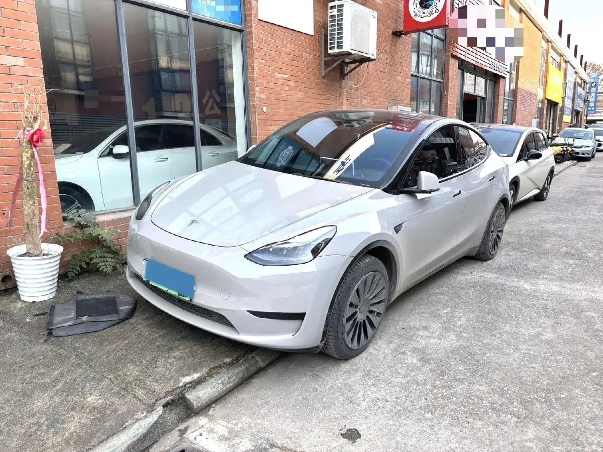 2022 Tesla Model Y BEV 60KWH