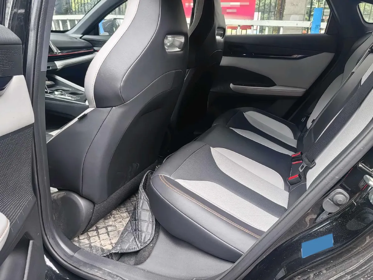 2024 ChangAn UNI-V iDD 1.5L 110HP L4 E-CVT PHEV 18.99KWH,autocango,china used car exporter,china ev exporter,chinese used car exporter,chinese used ev exporter