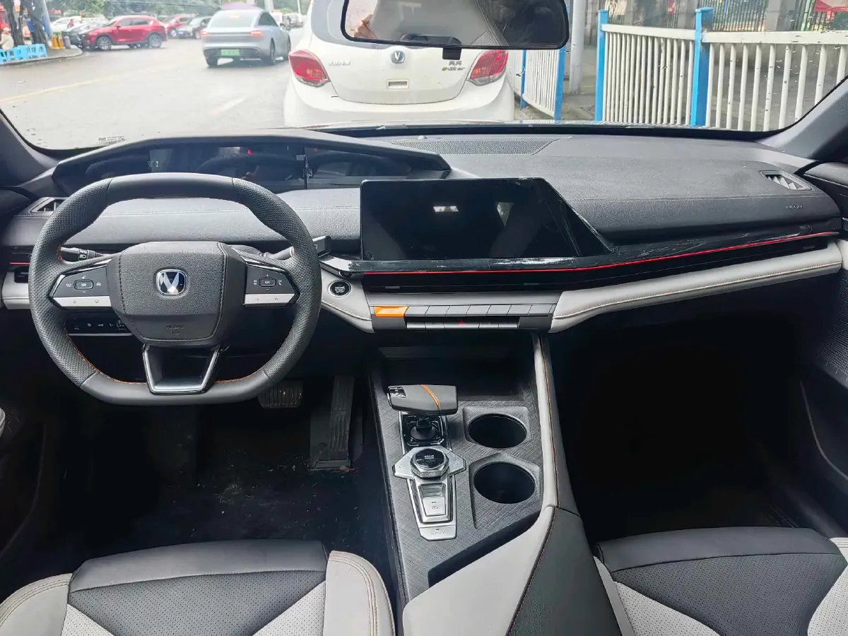 2024 ChangAn UNI-V iDD 1.5L 110HP L4 E-CVT PHEV 18.99KWH,autocango,china used car exporter,china ev exporter,chinese used car exporter,chinese used ev exporter