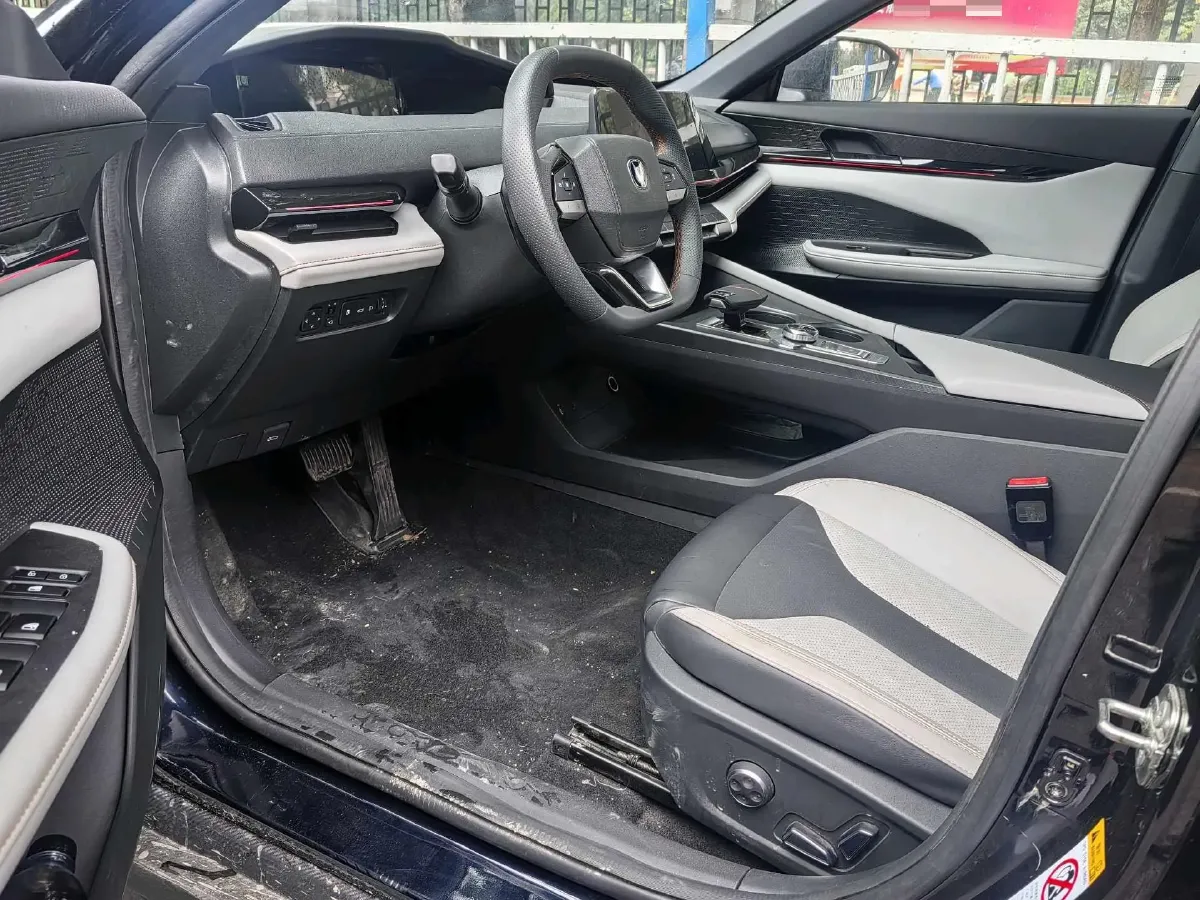 2024 ChangAn UNI-V iDD 1.5L 110HP L4 E-CVT PHEV 18.99KWH,autocango,china used car exporter,china ev exporter,chinese used car exporter,chinese used ev exporter