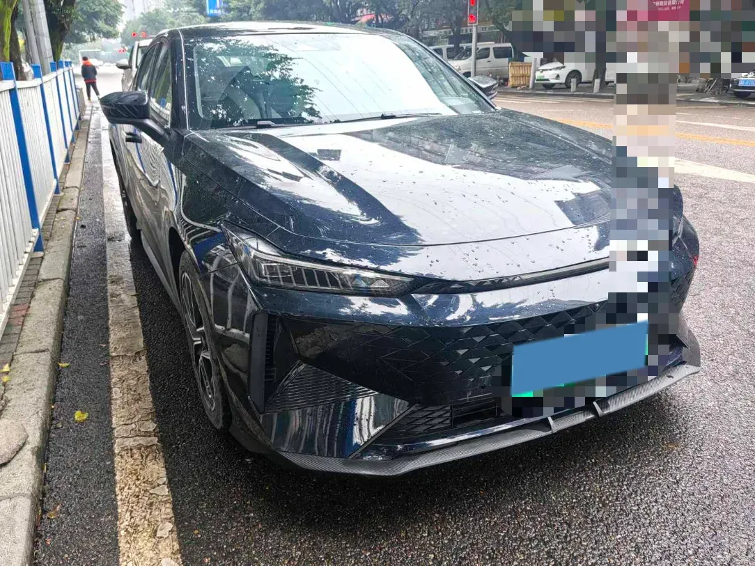 2024 ChangAn UNI-V iDD 1.5L 110HP L4 E-CVT PHEV 18.99KWH,autocango,china used car exporter,china ev exporter,chinese used car exporter,chinese used ev exporter