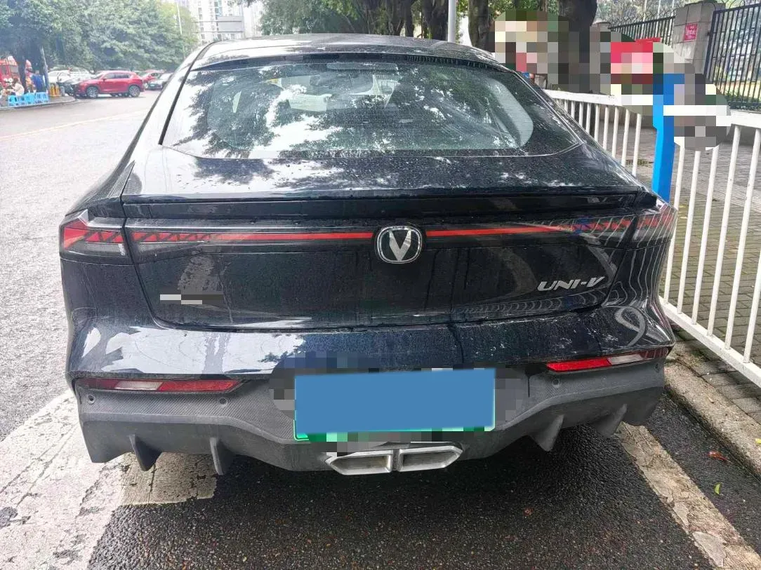 2024 ChangAn UNI-V iDD 1.5L 110HP L4 E-CVT PHEV 18.99KWH,autocango,china used car exporter,china ev exporter,chinese used car exporter,chinese used ev exporter