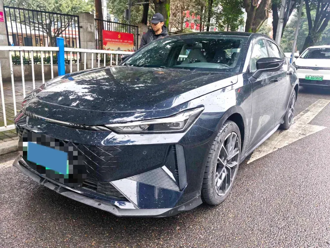 2024 ChangAn UNI-V iDD 1.5L 110HP L4 E-CVT PHEV 18.99KWH,autocango,china used car exporter,china ev exporter,chinese used car exporter,chinese used ev exporter