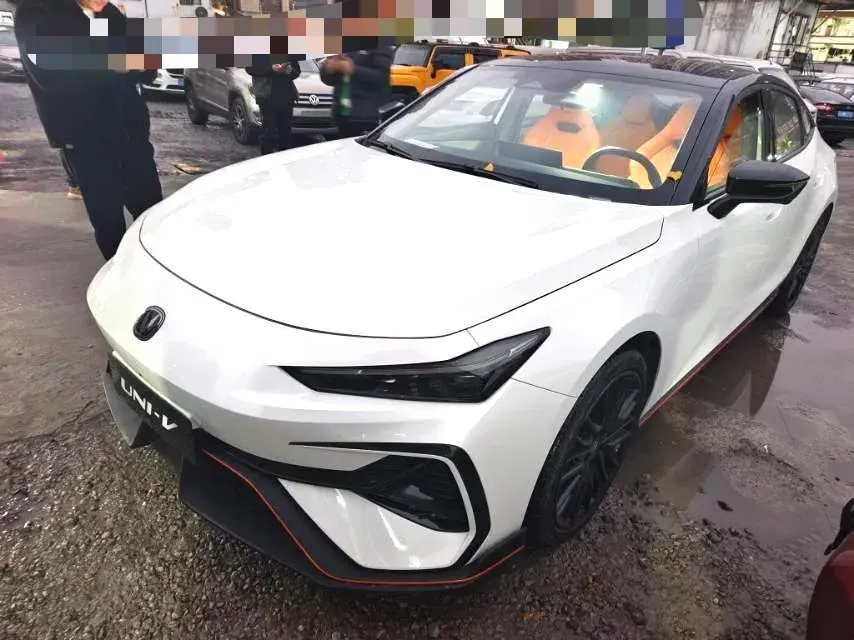 2025 ChangAn UNI-V 2.0T 245HP L4 8AT