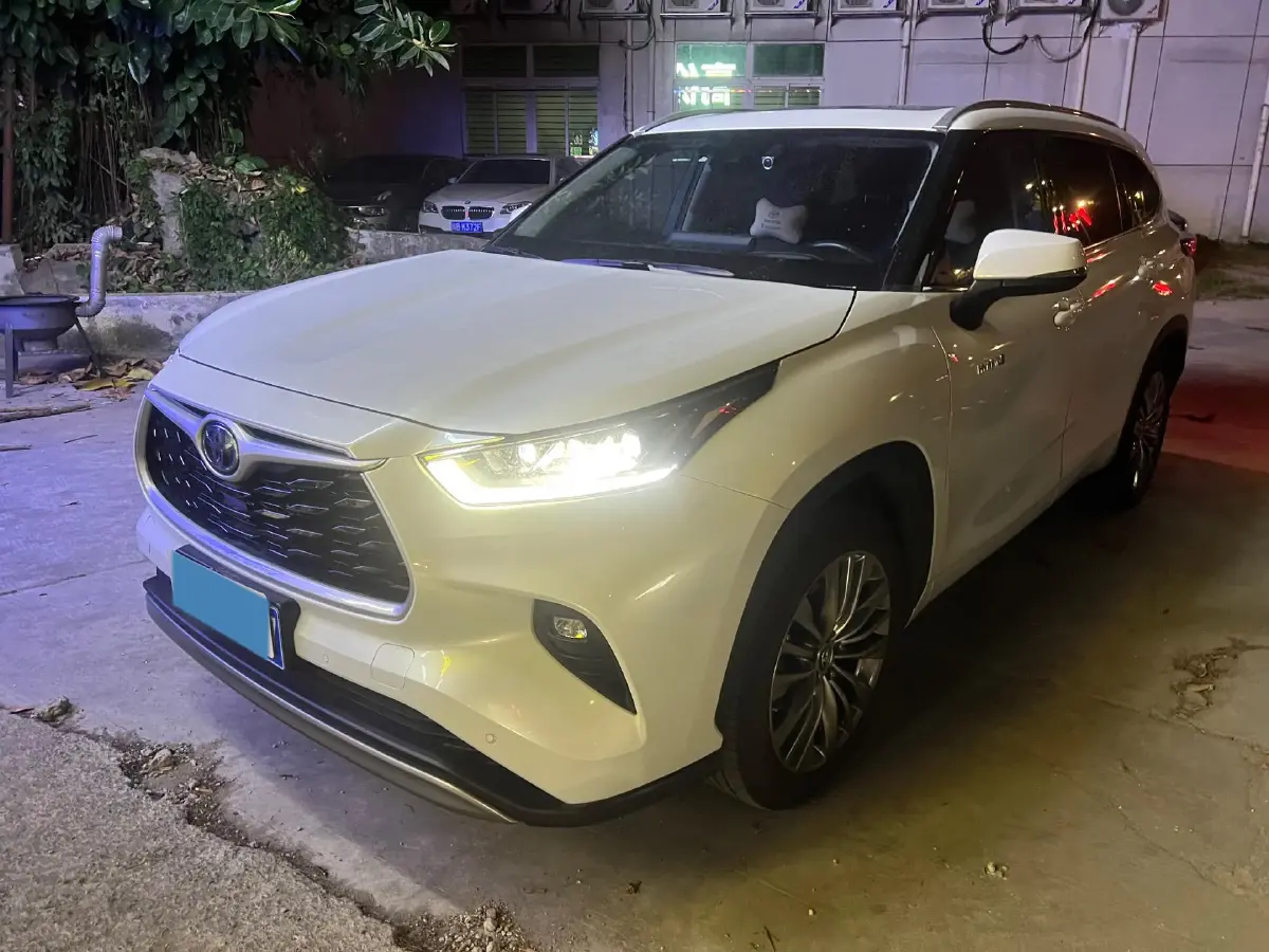 2023 Toyota Highlander 2.5L 189HP L4 E-CVT Hybrid