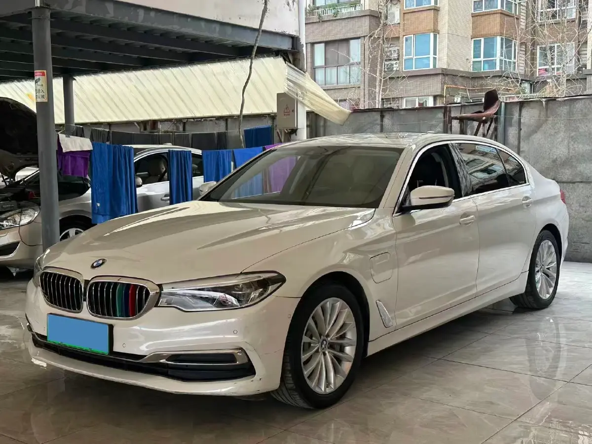 2020 BMW 5 Series 2.0T 184HP L4 8AT PHEV 17.7KWH