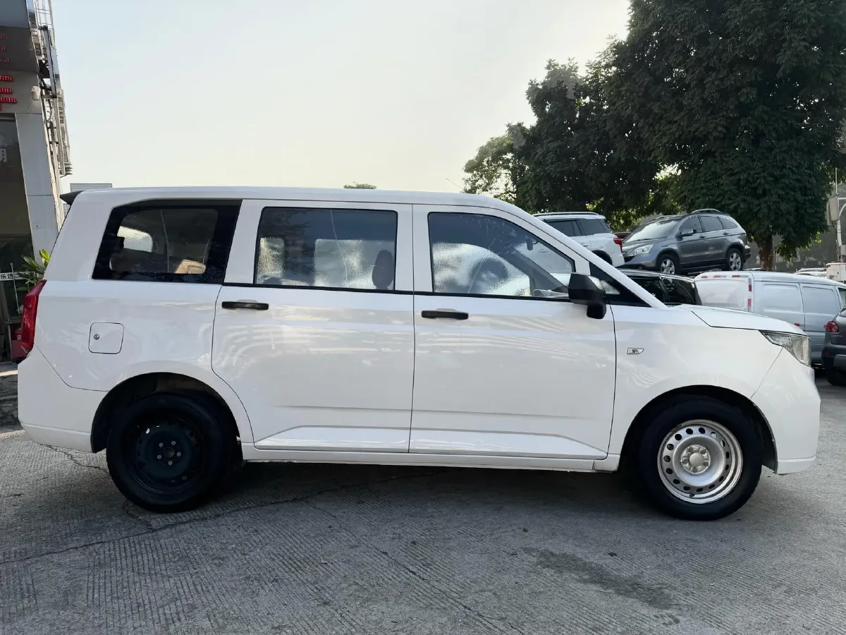 2020 BaoJun RC-5 1.5L 99HP L4 6MT,autocango,china used car exporter,china ev exporter,chinese used car exporter,chinese used ev exporter