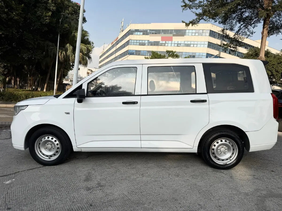 2020 BaoJun RC-5 1.5L 99HP L4 6MT,autocango,china used car exporter,china ev exporter,chinese used car exporter,chinese used ev exporter