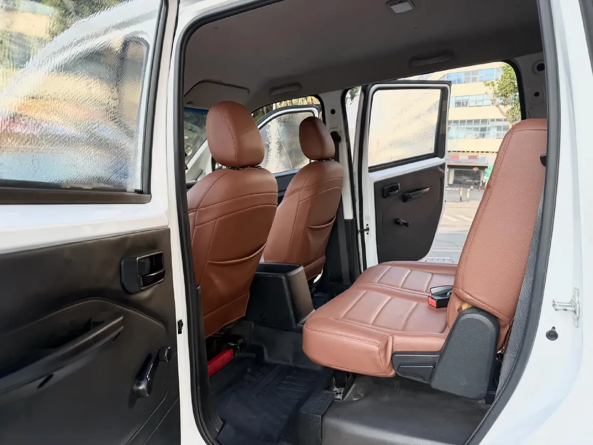 2020 BaoJun RC-5 1.5L 99HP L4 6MT,autocango,china used car exporter,china ev exporter,chinese used car exporter,chinese used ev exporter