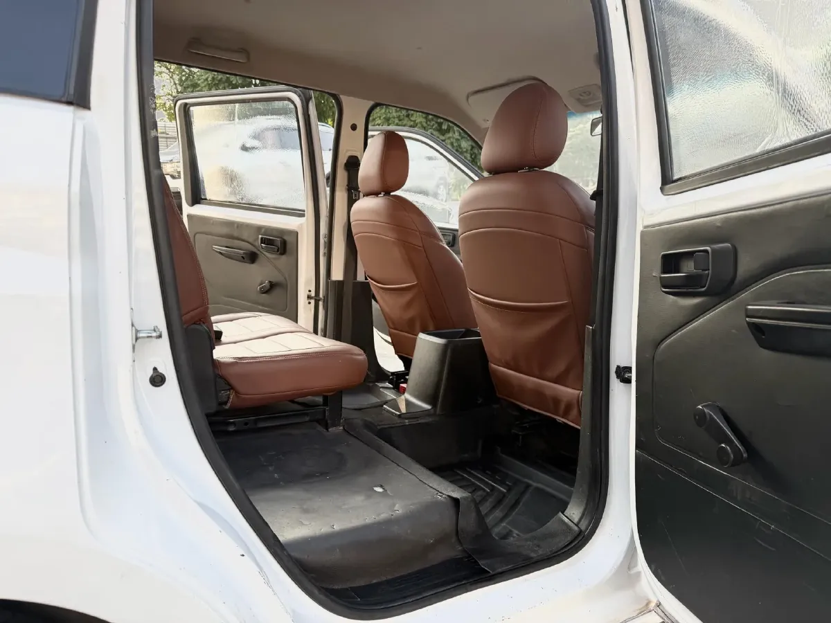 2020 BaoJun RC-5 1.5L 99HP L4 6MT,autocango,china used car exporter,china ev exporter,chinese used car exporter,chinese used ev exporter