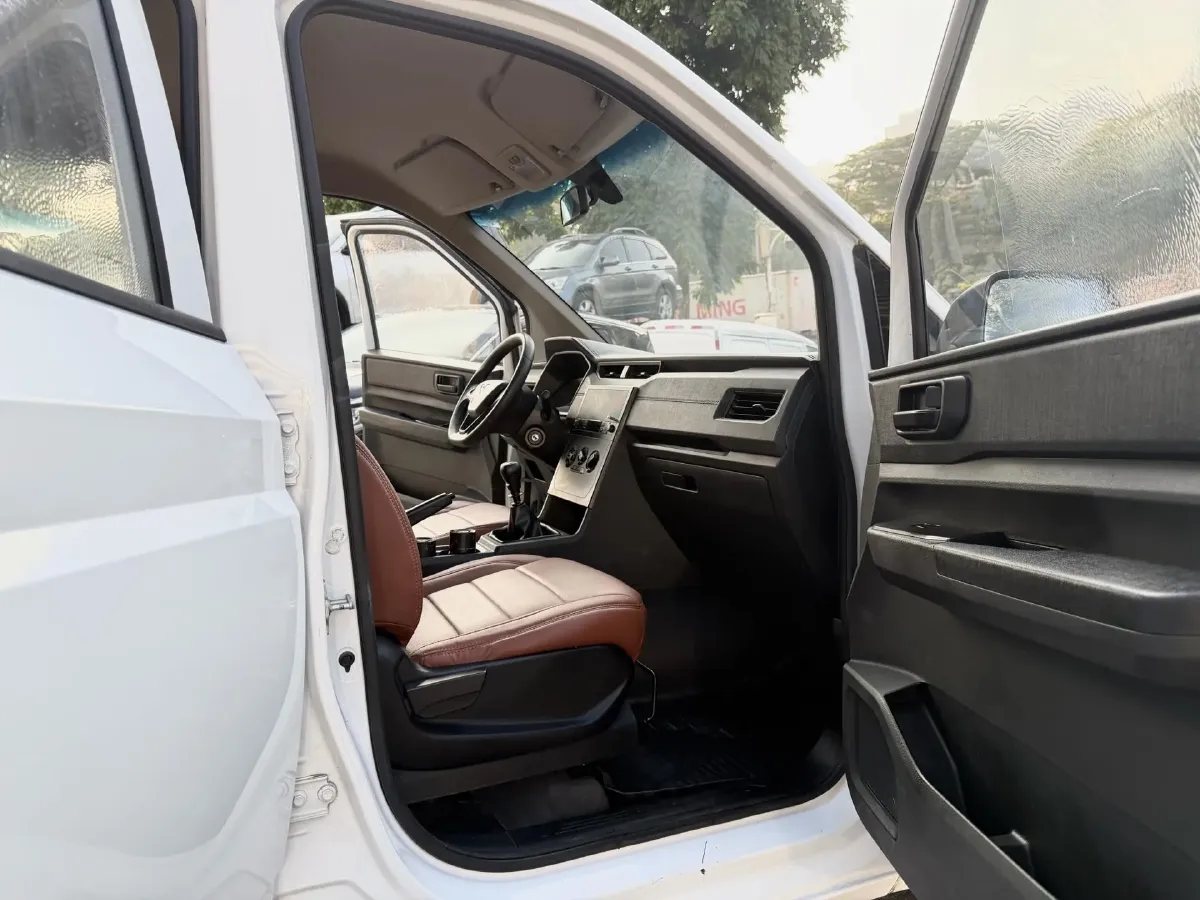 2020 BaoJun RC-5 1.5L 99HP L4 6MT,autocango,china used car exporter,china ev exporter,chinese used car exporter,chinese used ev exporter