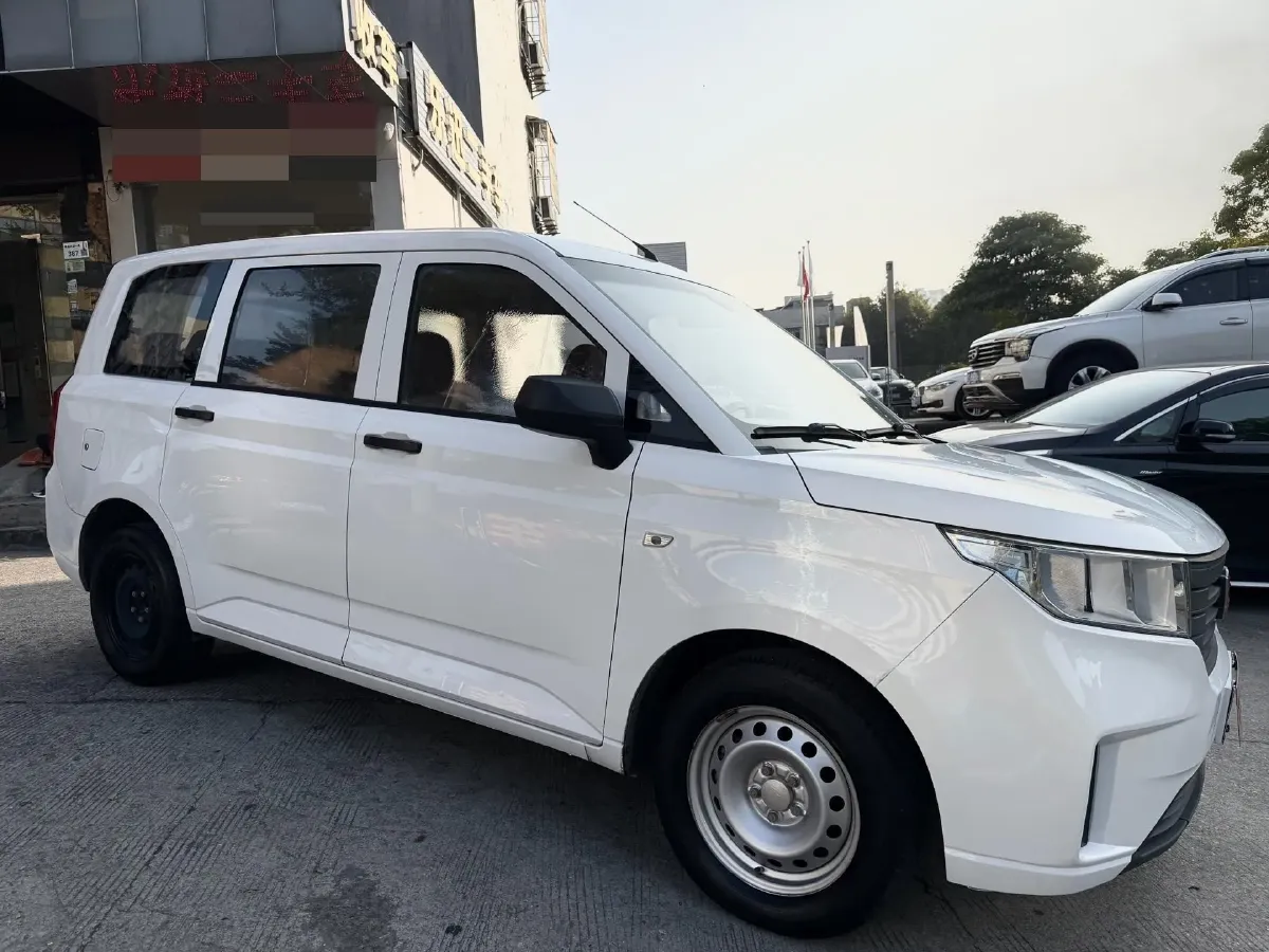 2020 BaoJun RC-5 1.5L 99HP L4 6MT,autocango,china used car exporter,china ev exporter,chinese used car exporter,chinese used ev exporter