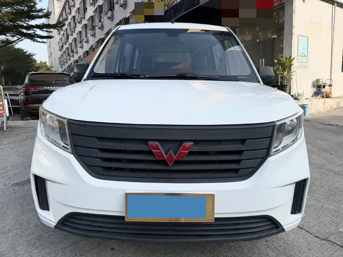 2020 BaoJun RC-5 1.5L 99HP L4 6MT,autocango,china used car exporter,china ev exporter,chinese used car exporter,chinese used ev exporter