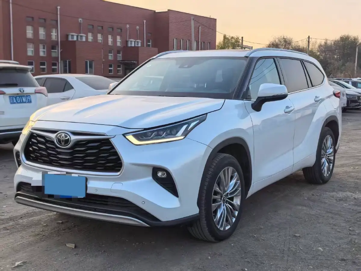 2022 Toyota Highlander 2.5L 192HP L4 E-CVT Hybrid