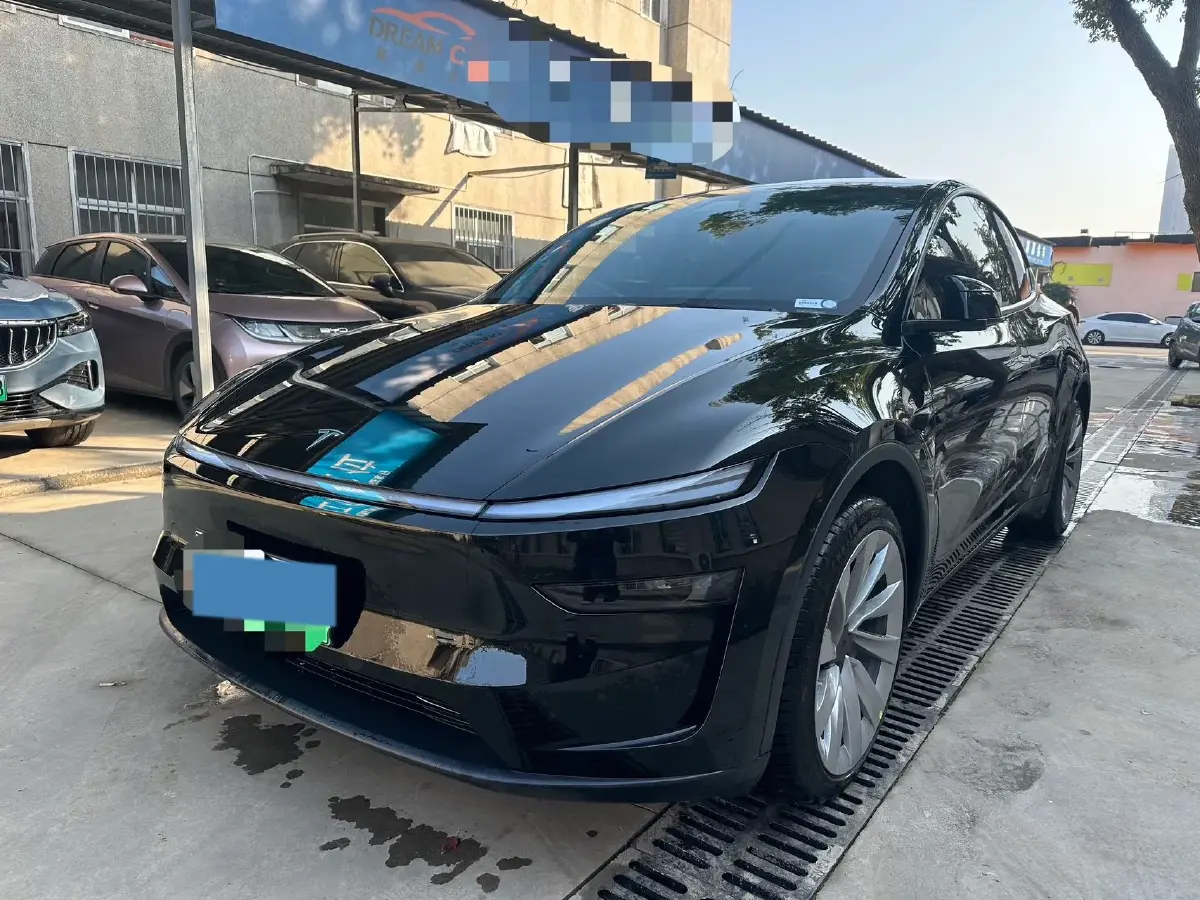 2025 Tesla Model Y BEV