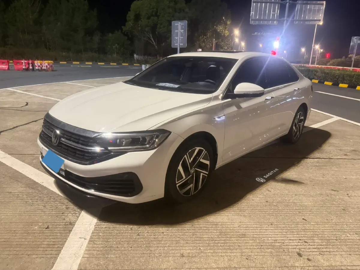 2023 Volkswagen Sagitar 1.5T 160HP L4 7DCT