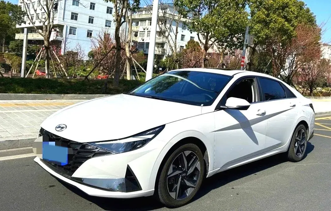 2022 Hyundai Elantra 1.5L 115HP L4 CVT