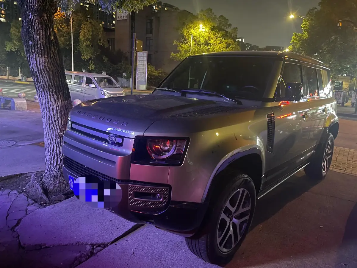 2023 Land Rover Defender 3.0T 400HP L6 8AT