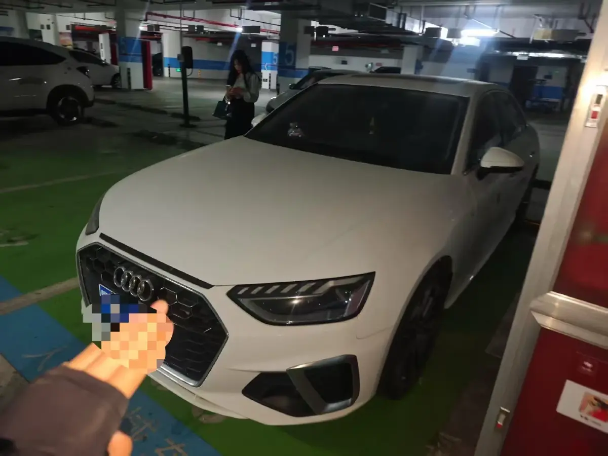 2022 Audi A4L 2.0T 190HP L4 7DCT