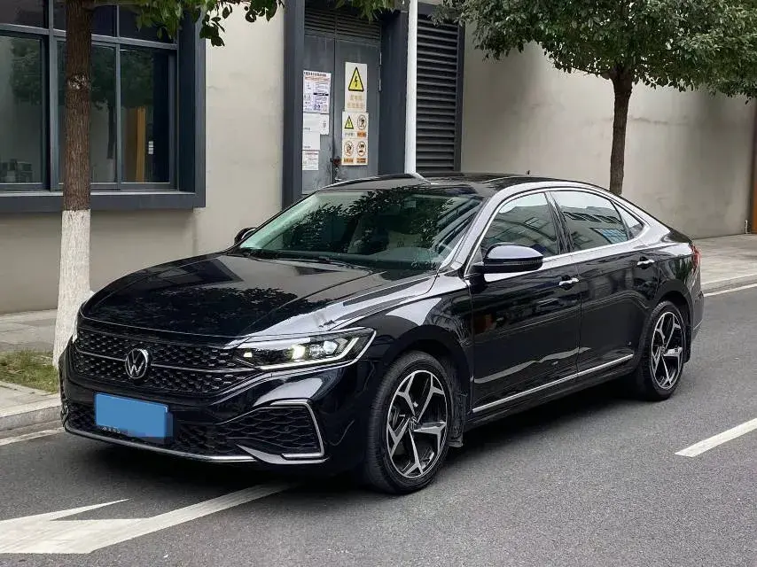 2023 Volkswagen Passat 2.0T 186HP L4 7DCT