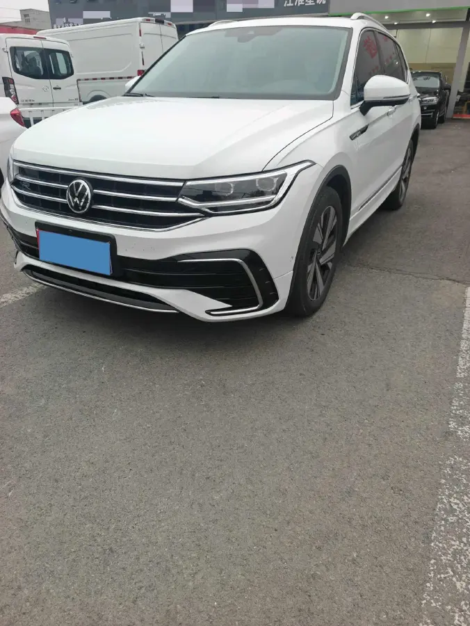 2023 Volkswagen Tiguan L 2.0T 186HP L4 7DCT