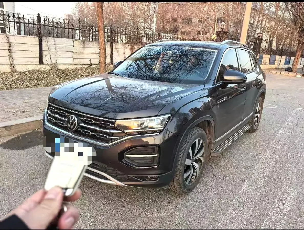 2023 Volkswagen Tayron 2.0T 220HP L4 7DCT