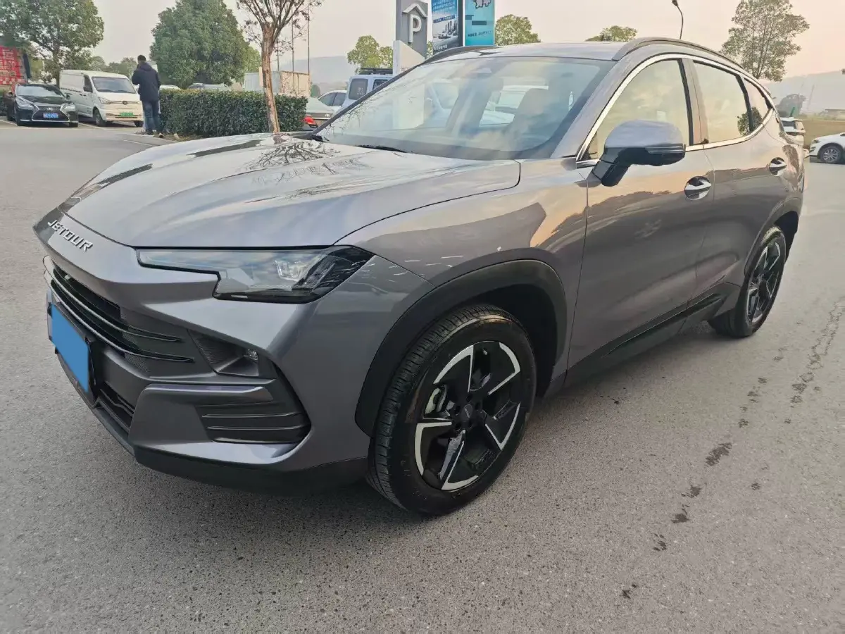 2025 Jetour DASHING 1.5T 184HP L4 7DCT