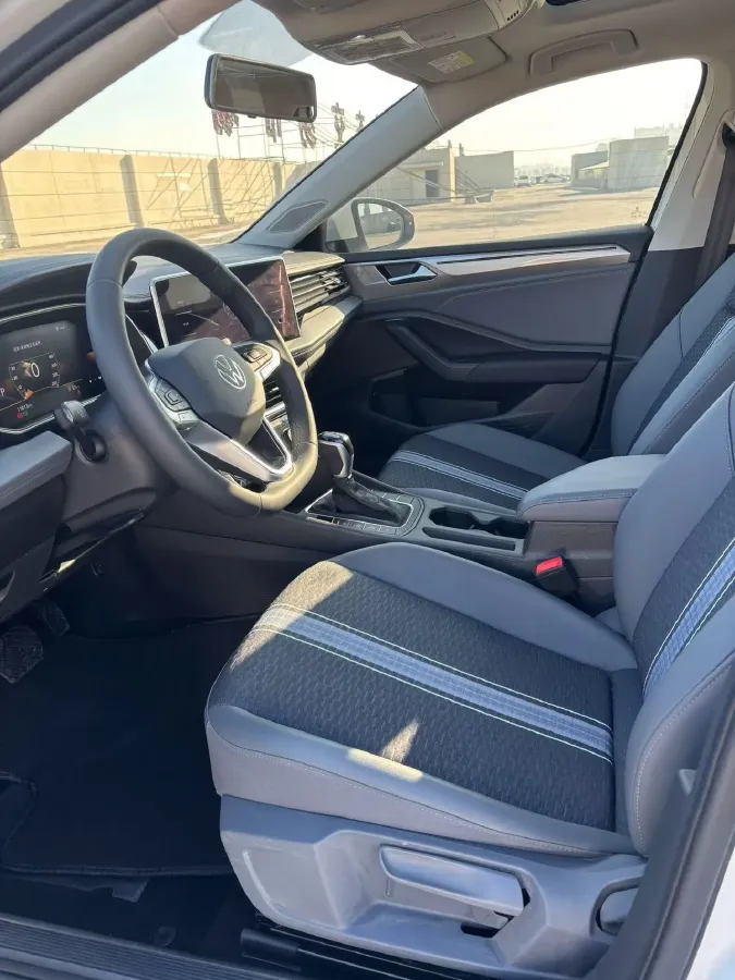 2025 Volkswagen Sagitar 1.5T 160HP L4 7DCT,autocango,china used car exporter,china ev exporter,chinese used car exporter,chinese used ev exporter