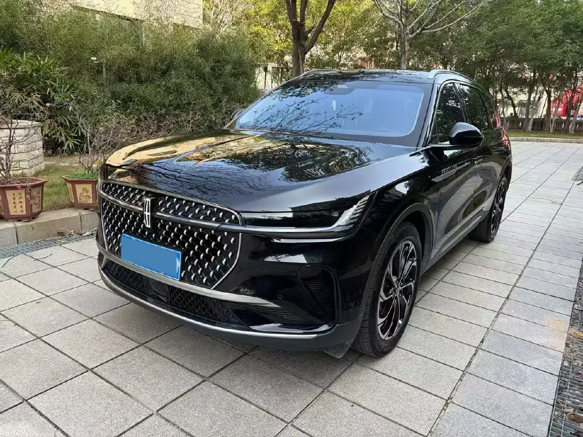 2023 Lincoln Nautilus 2.0T 261HP L4 8AT