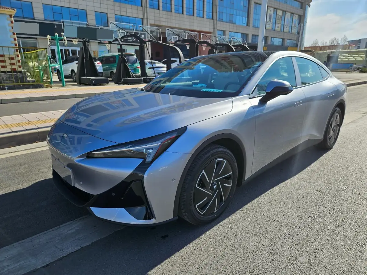 2025 ARCFOX αS5 BEV