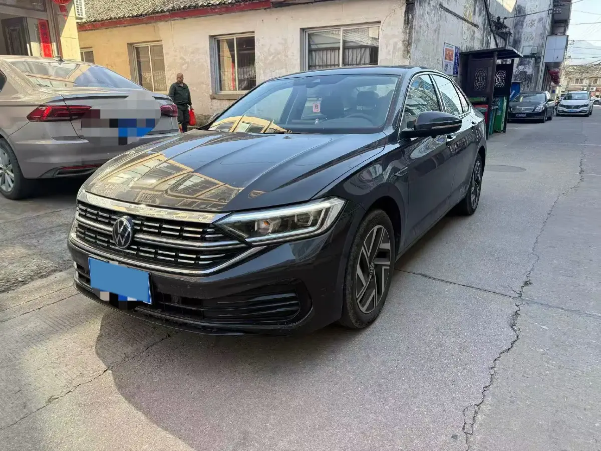 2023 Volkswagen Sagitar 1.5T 160HP L4 7DCT