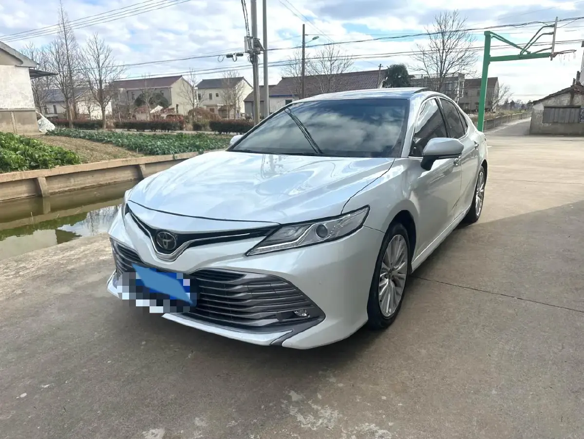 2019 Toyota Camry 2.5L 209HP L4 8AT