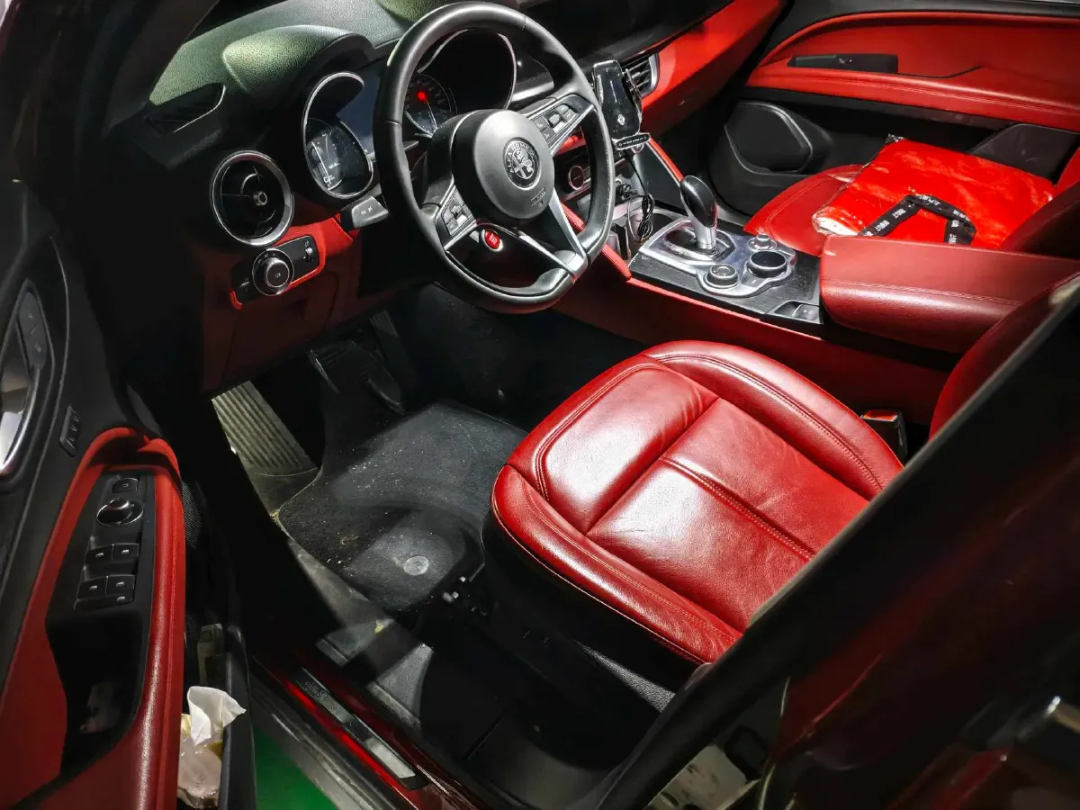 2017 Alfa Romeo Stelvio 2.0T 200HP L4 8AT,autocango,china used car exporter,china ev exporter,chinese used car exporter,chinese used ev exporter